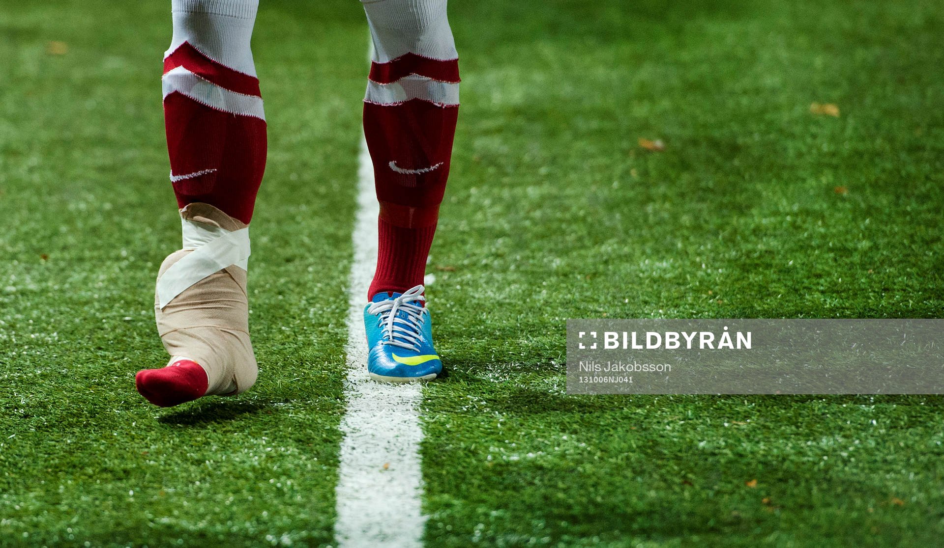 En fotskada under fotbollsmatchen i damallsvenskan mellan LDB Malmö och KIF Örebro den 6 oktober 2013 i Malmö.