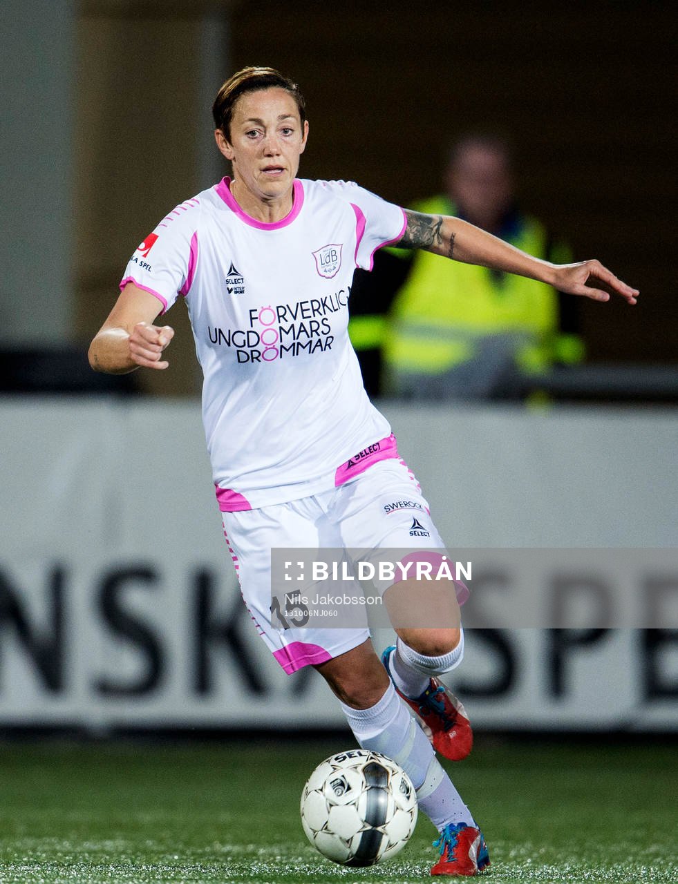 LdB Malmös Therese Sjögran under fotbollsmatchen i damallsvenskan mellan LDB Malmö och KIF Örebro den 6 oktober 2013 i Malmö.