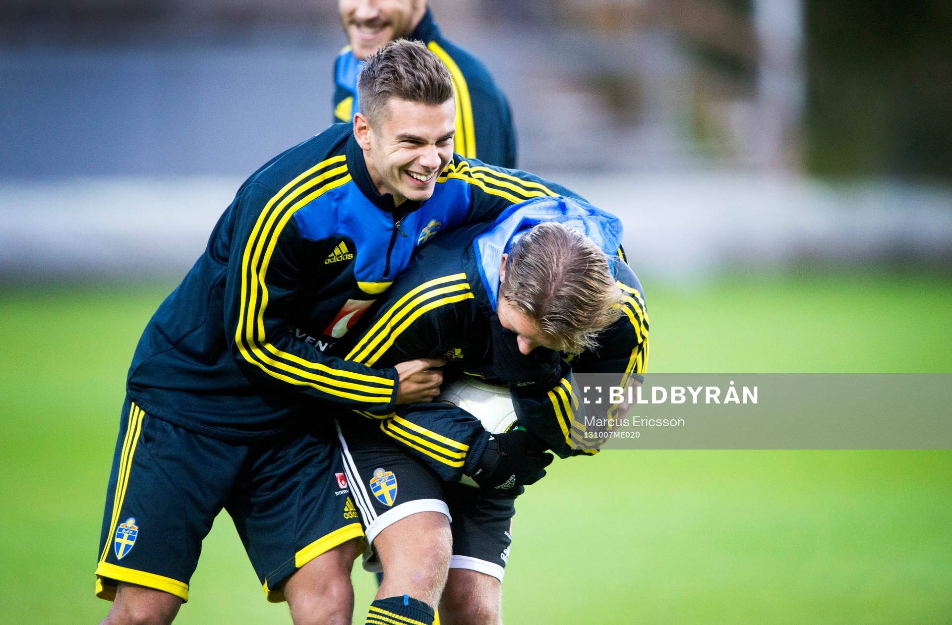 Alexander Kacaniklic och Marcus Allbäck leker