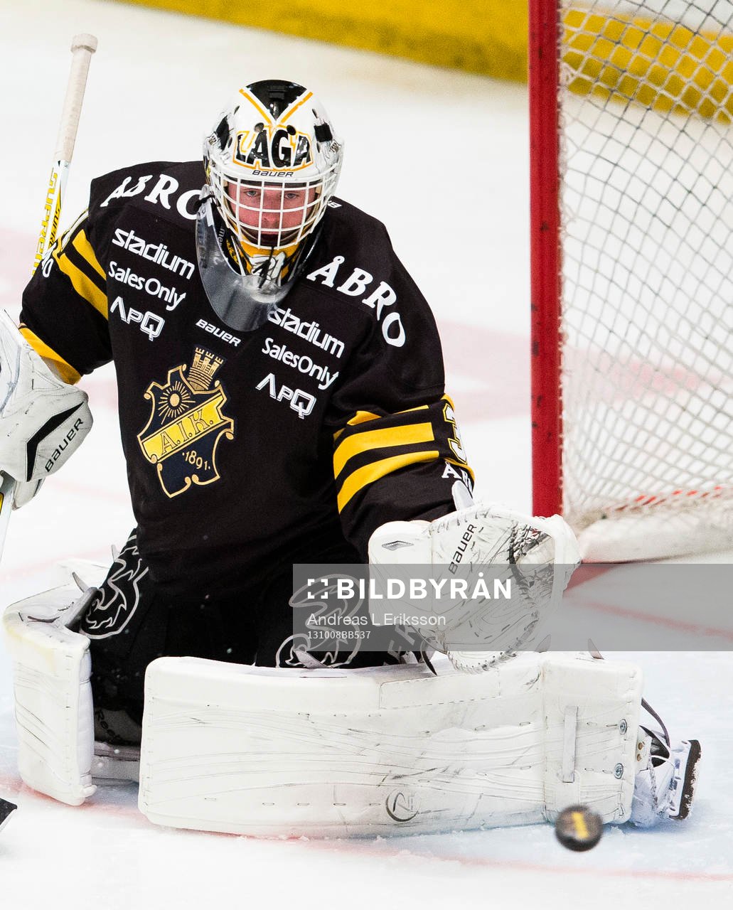 s målvakt Daniel Larsson