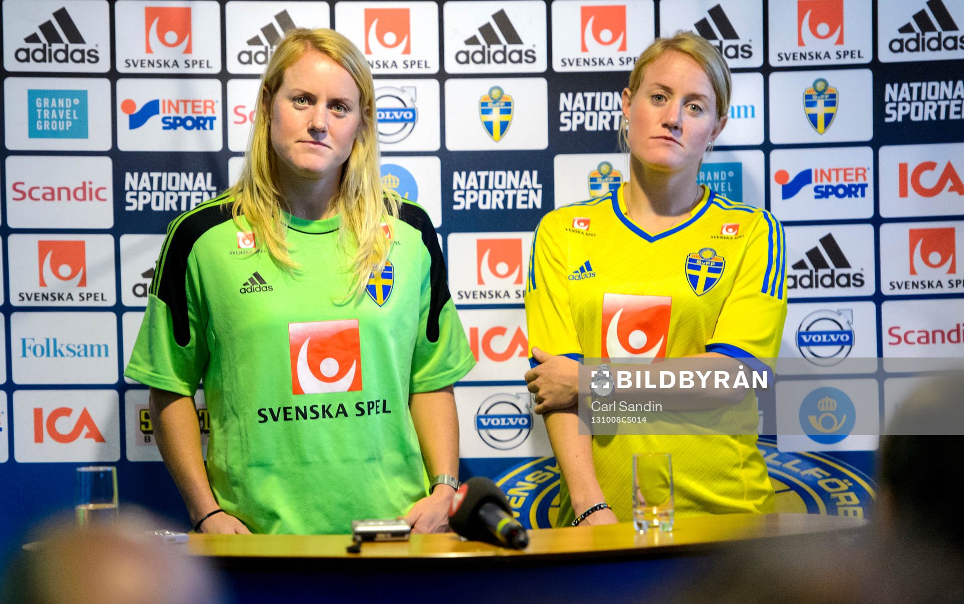 Sveriges målvakt Kristin Hammarström och Marie
