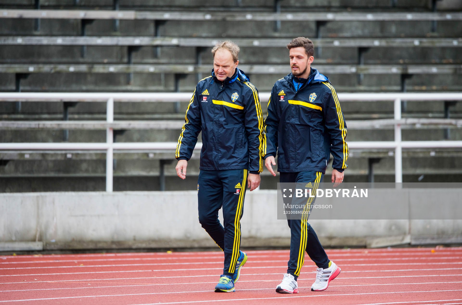 Per Nilsson (h) promenerar