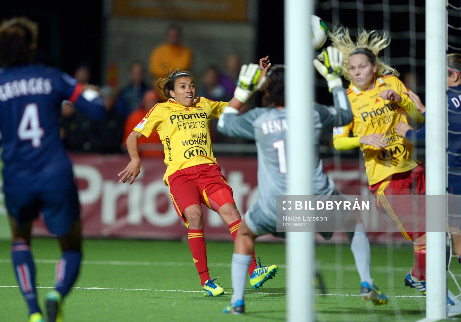 Tyresös Marta Vieira da Silva, skjuter i ribban