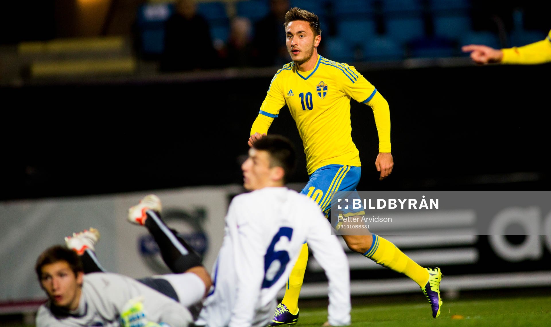Sveriges Muamer Tankovic gör 1-0