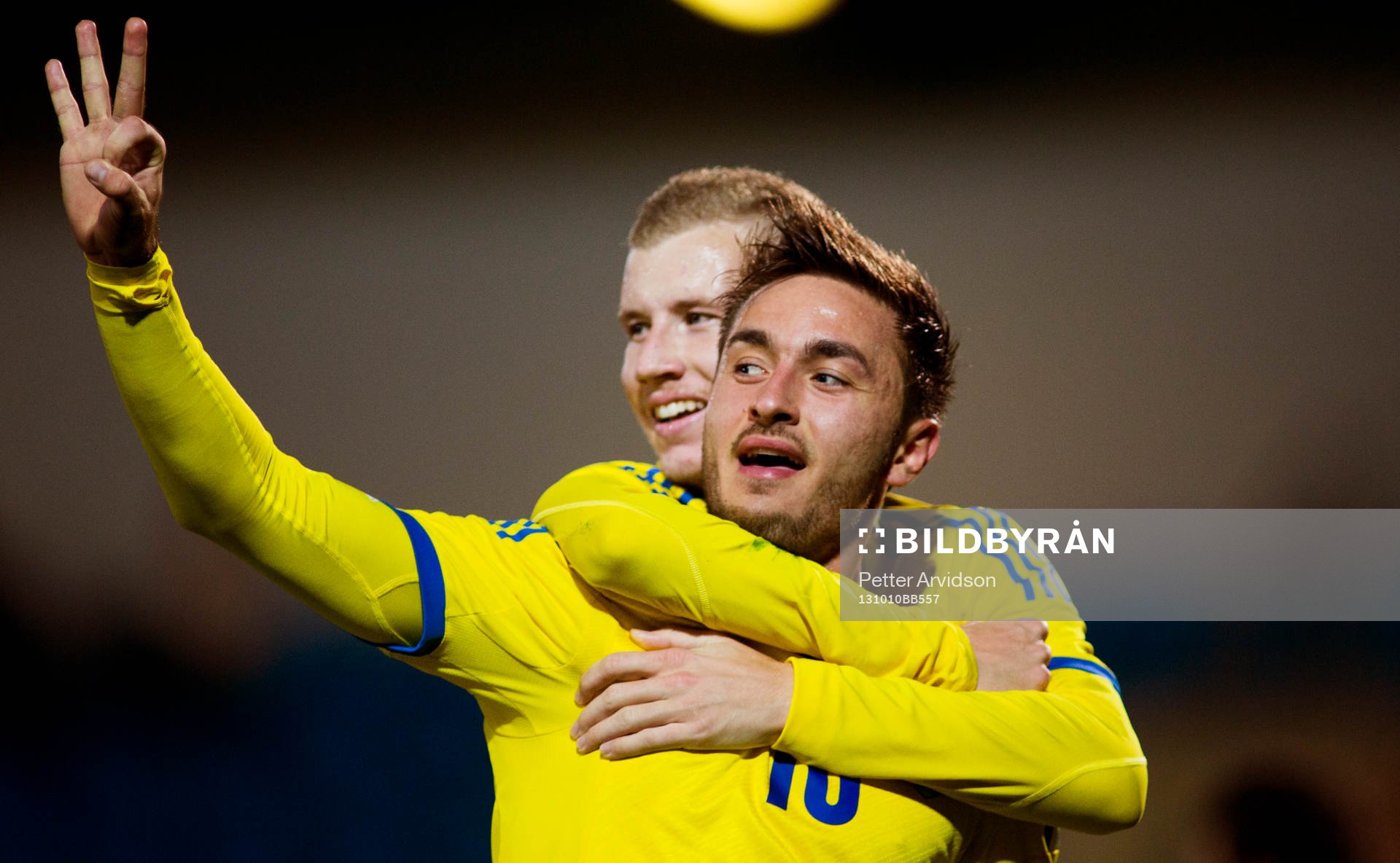 Sveriges Muamer Tankovic jublar