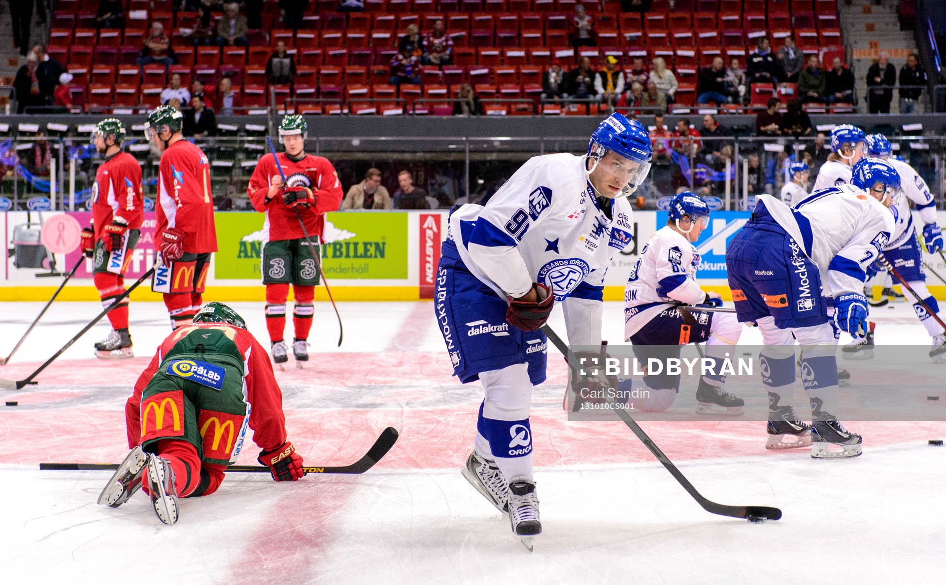 Leksands Fabian Brunnström värmer upp innan