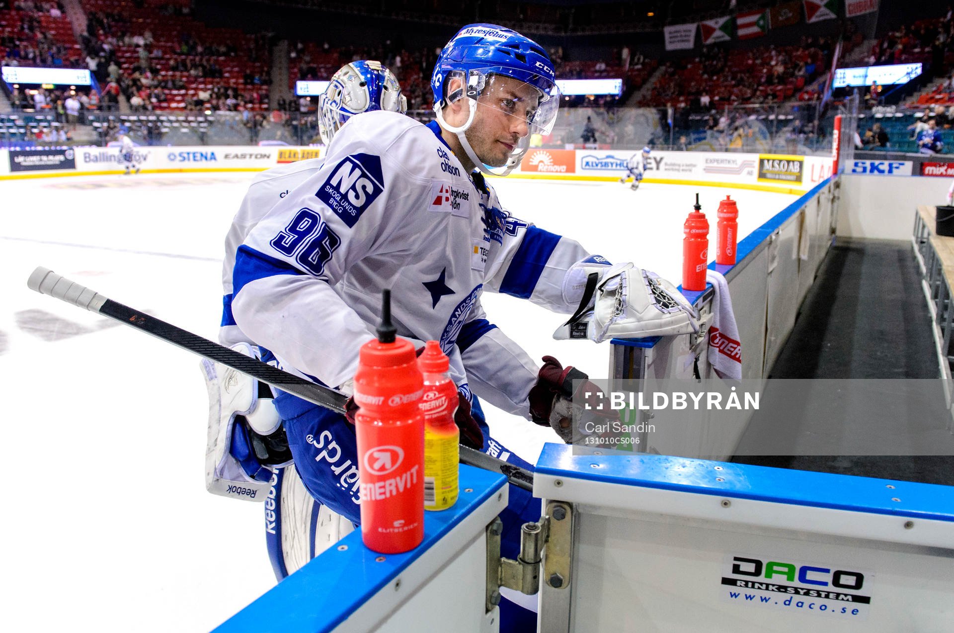 Leksands Fabian Brunnström går av isen innan