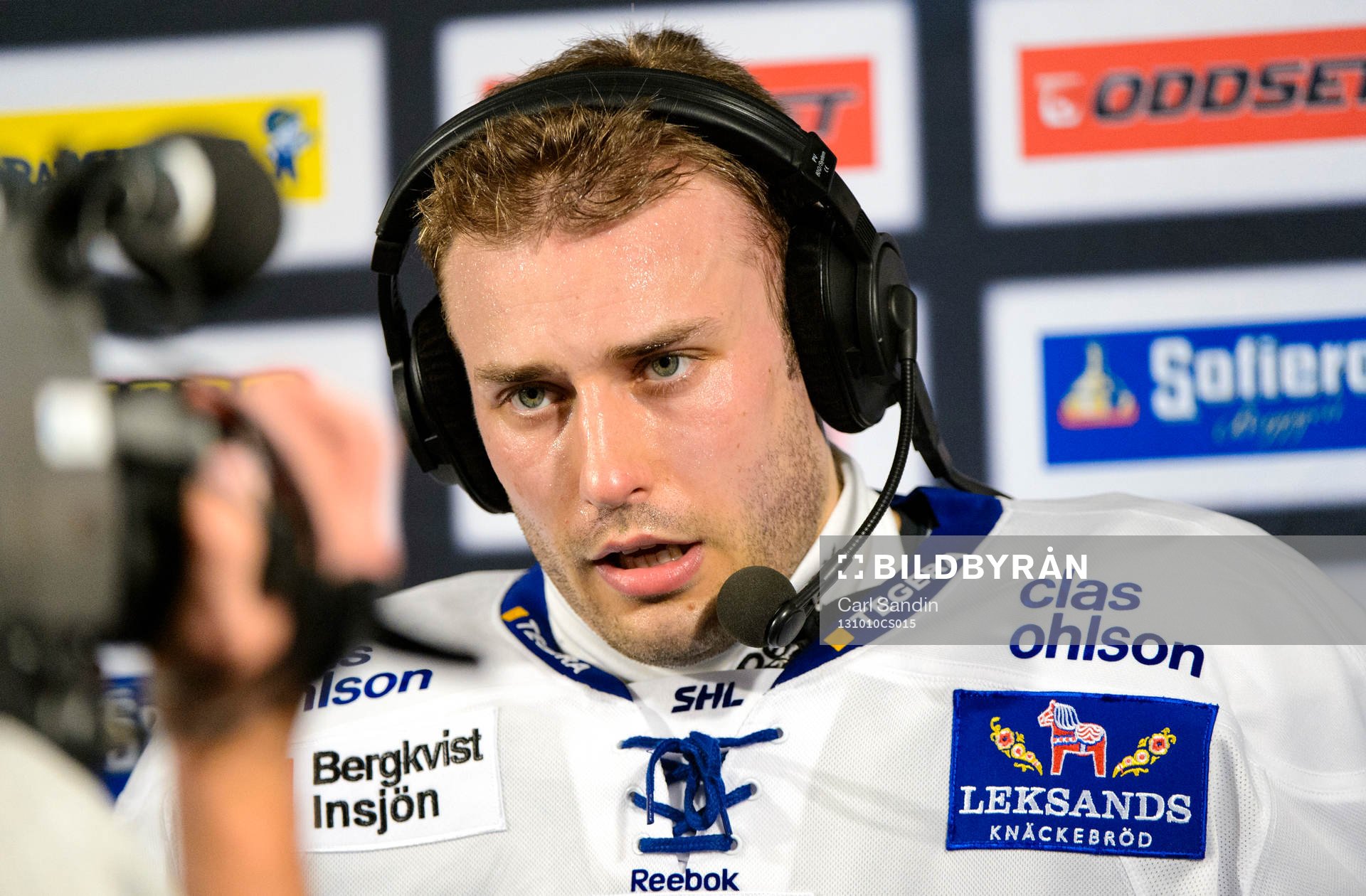 Leksands Fabian Brunnström blir intervjuad av TV i första