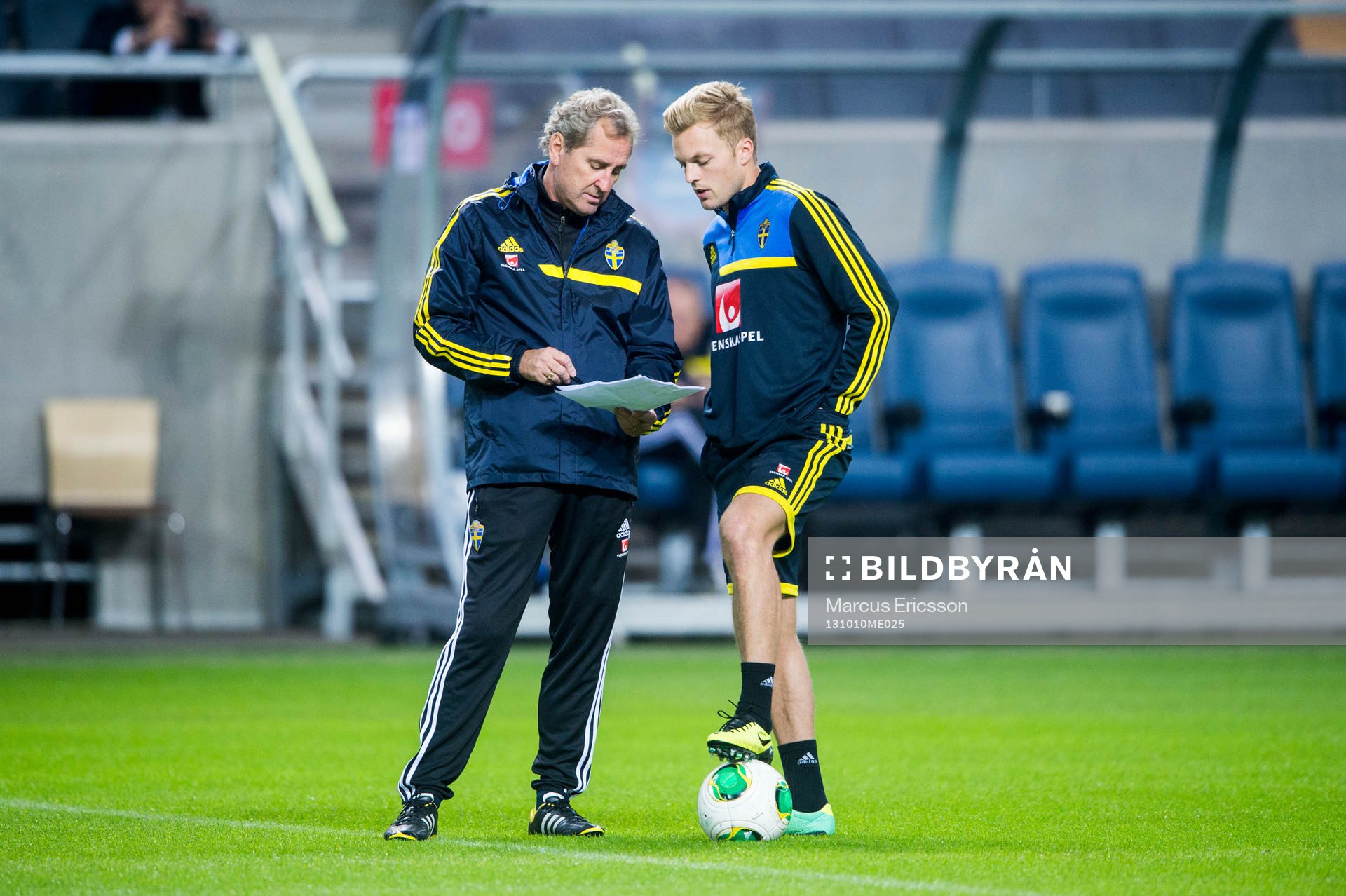 Förbundskaptenen Erik Hamrén och Sebastian Larsson