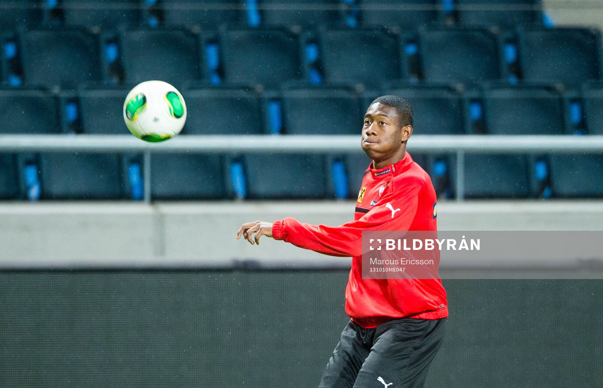 David Alaba under Österrikes träning den 10 oktober 2013 i Stockholm.