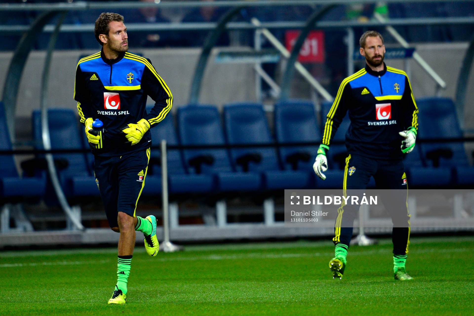 Sveriges målvakt Andreas Isaksson och målvakt Johan