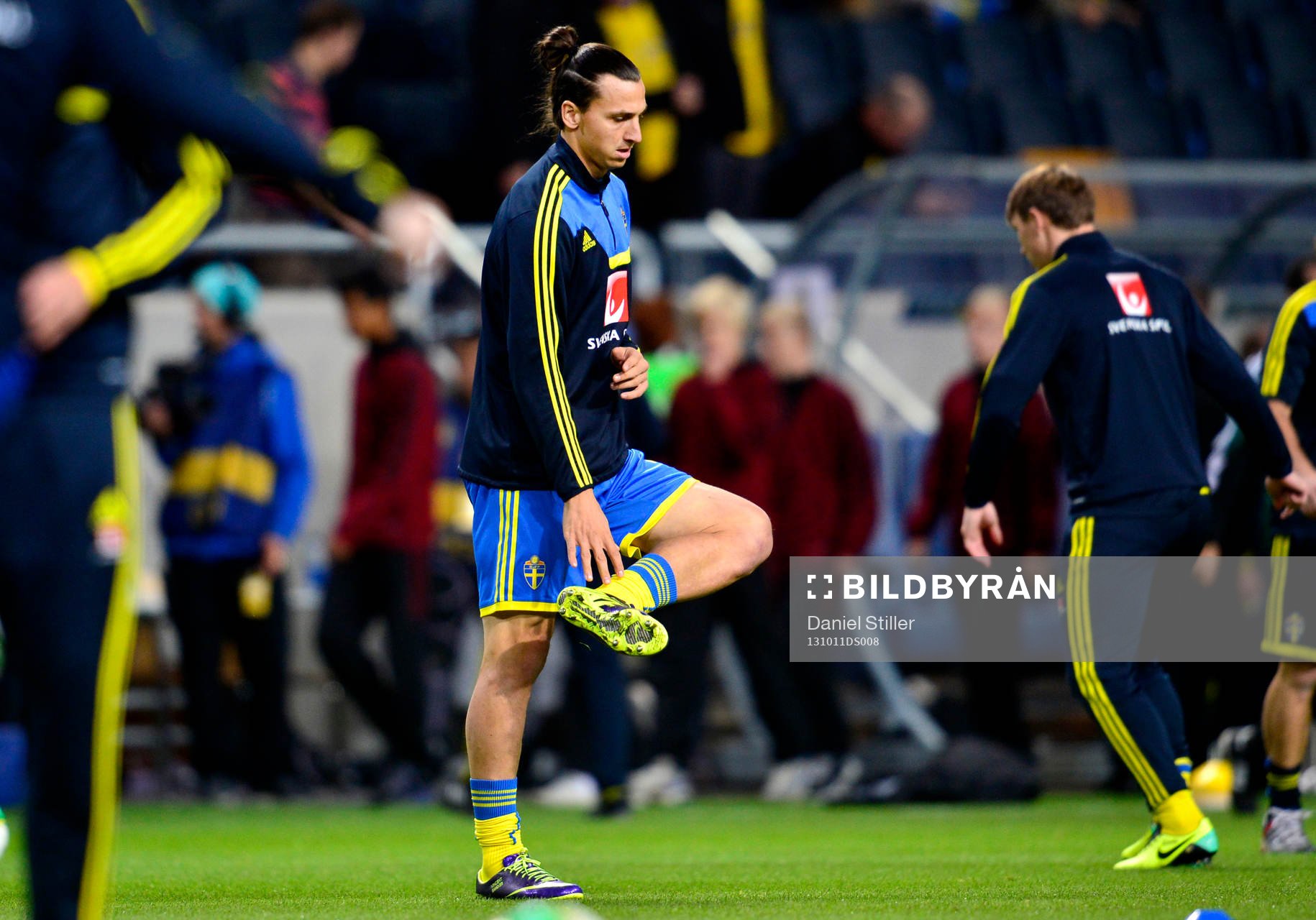 Sveriges Zlatan Ibrahimovic värmer upp innan