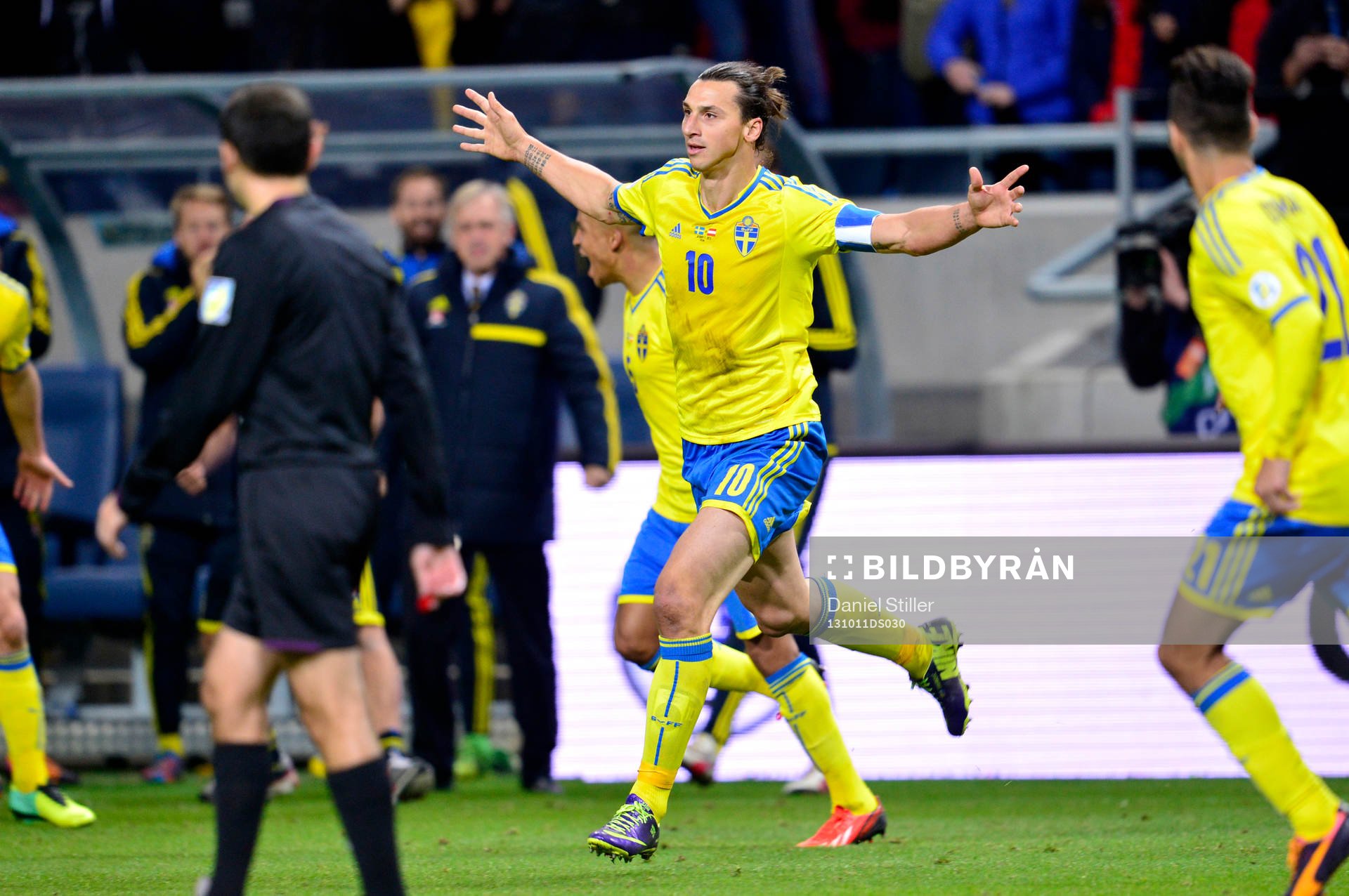 Sveriges Zlatan Ibrahimovic jublar