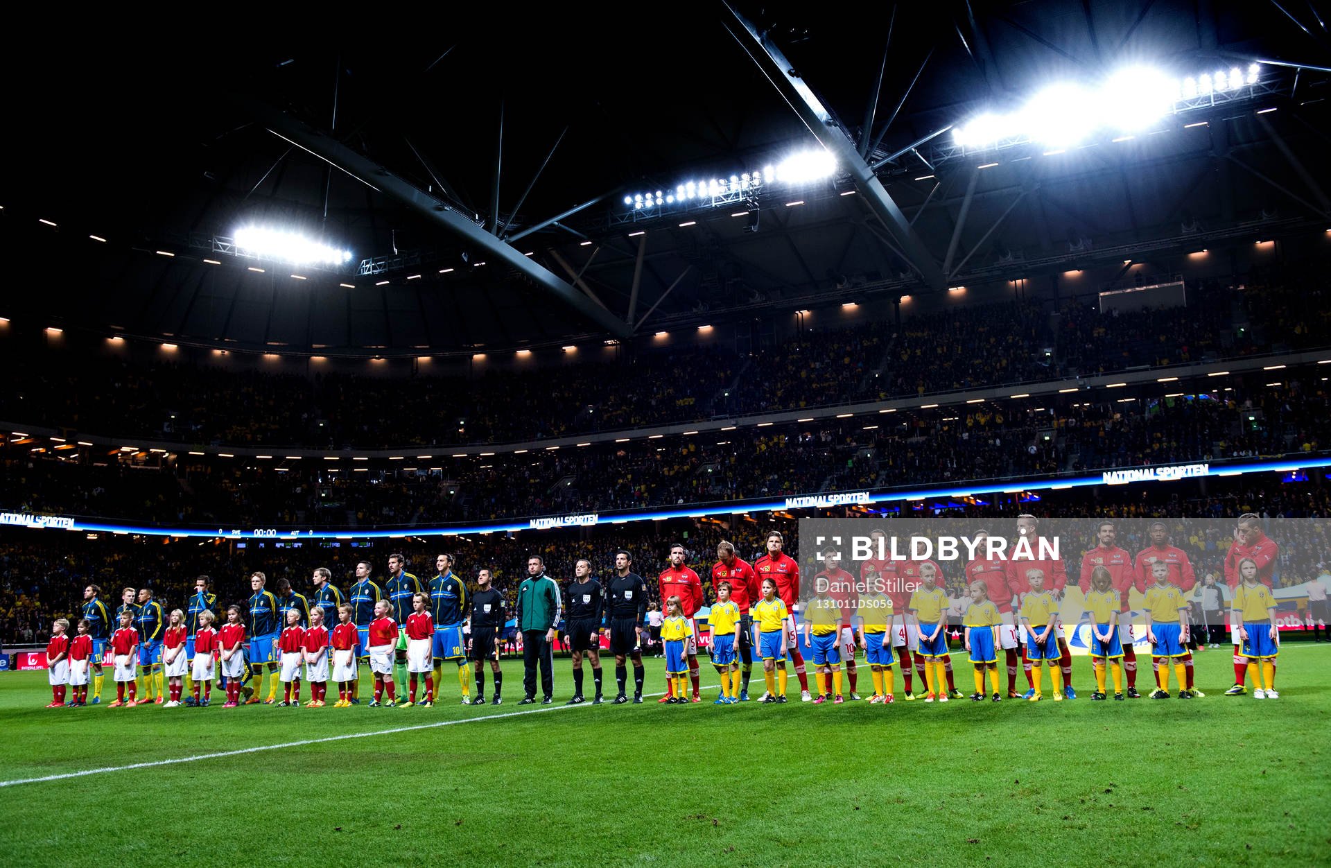 Lineup innan fotbollsmatchen i VM-kvalet mellan Sverige och