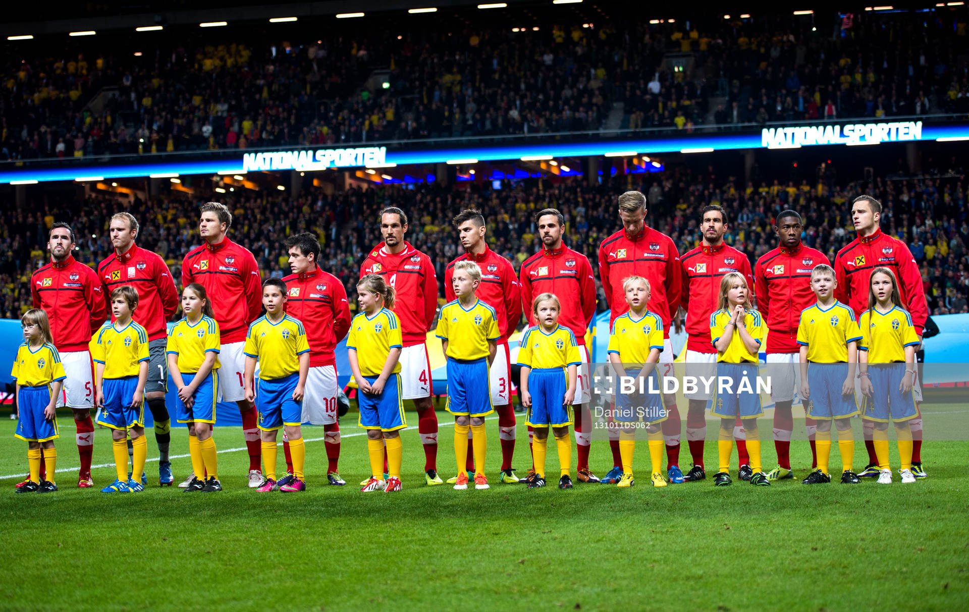 Österrikes lineup innan fotbollsmatchen i VM-kvalet mellan