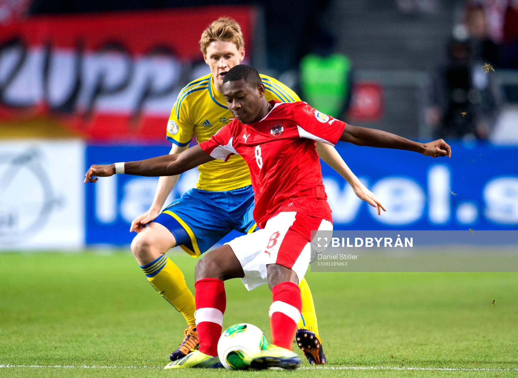 Österrikes David Alaba och Sveriges Rasmus Elm