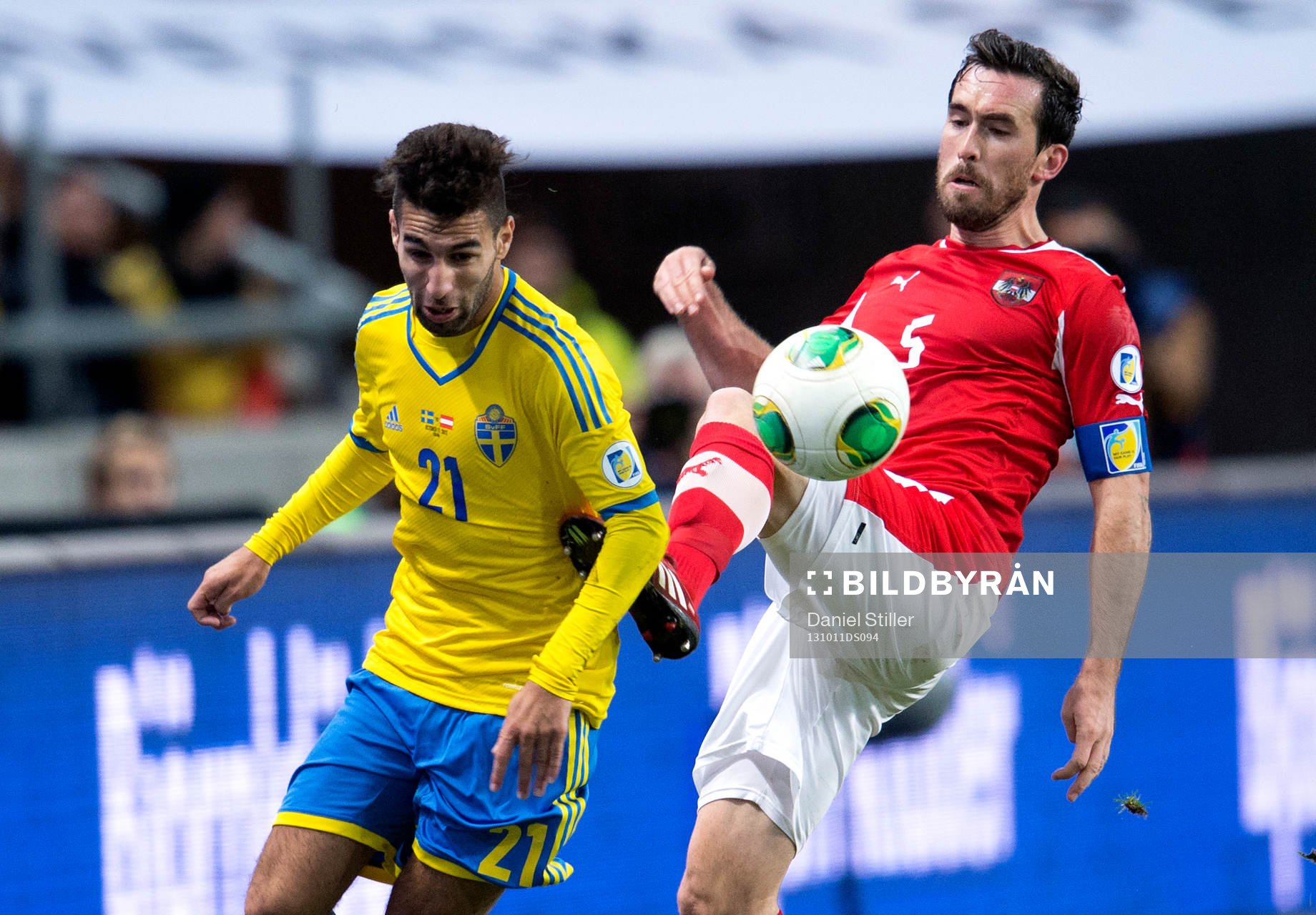 Sveriges Jimmy Durmaz och Österrikes Christian Fuchs