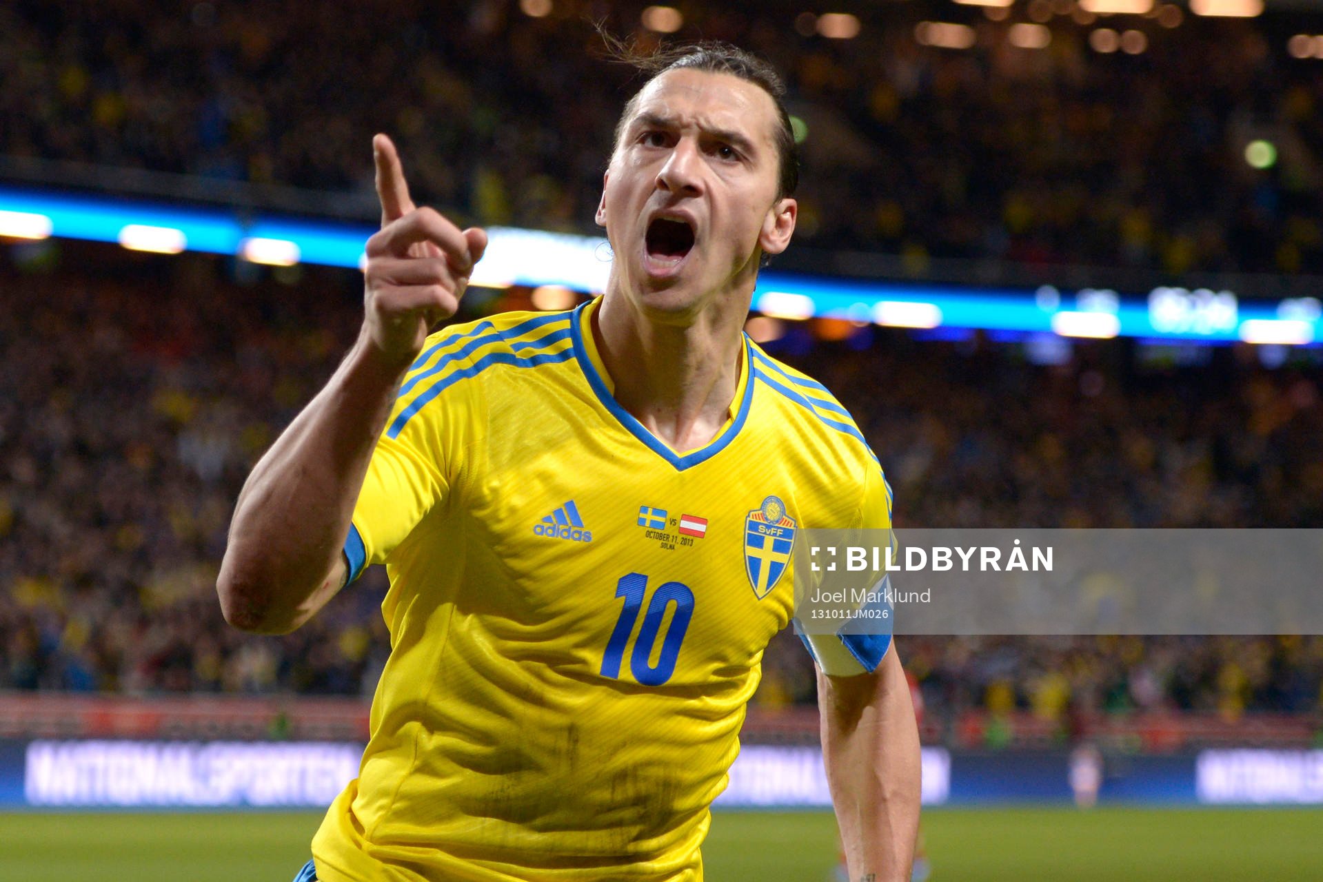 Sveriges Zlatan Ibrahimovic jublar