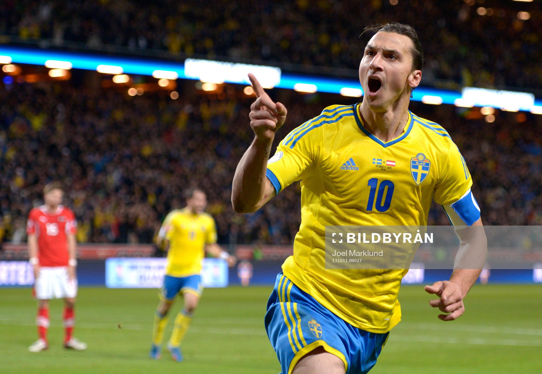 Sveriges Zlatan Ibrahimovic jublar