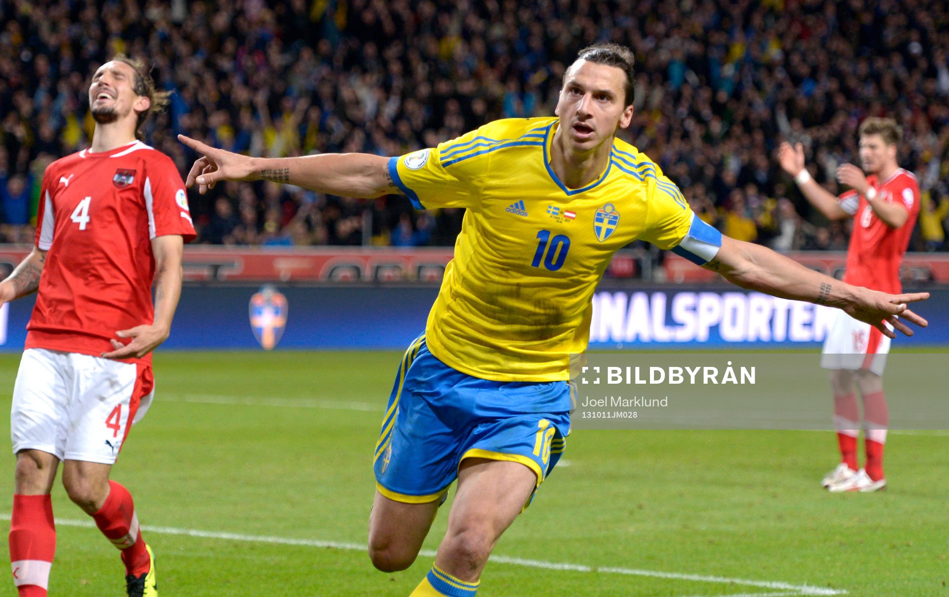 Sveriges Zlatan Ibrahimovic jublar