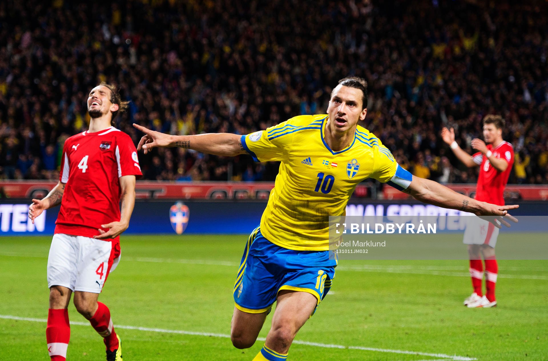 Sveriges Zlatan Ibrahimovic jublar