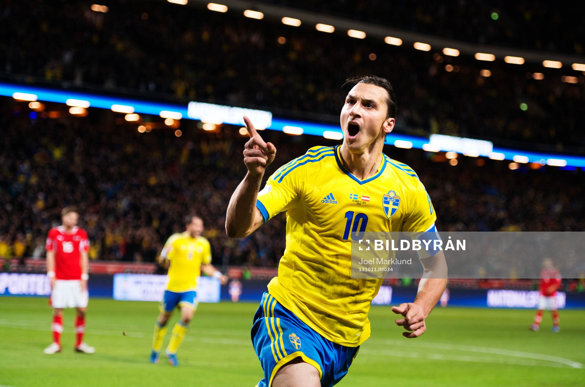 Sveriges Zlatan Ibrahimovic jublar