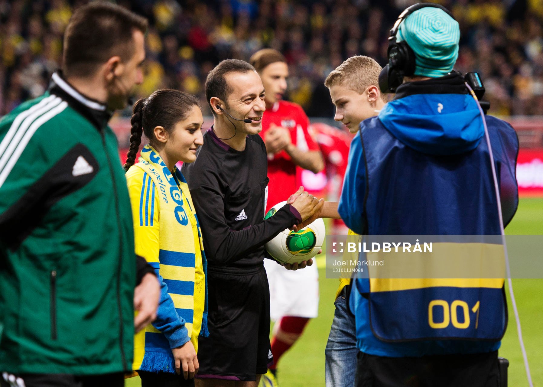 Matchbollen lämnas över