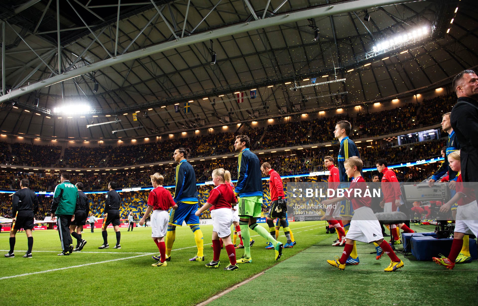 Sveriges Zlatan Ibrahimovic, målvakt Andreas Isaksson och