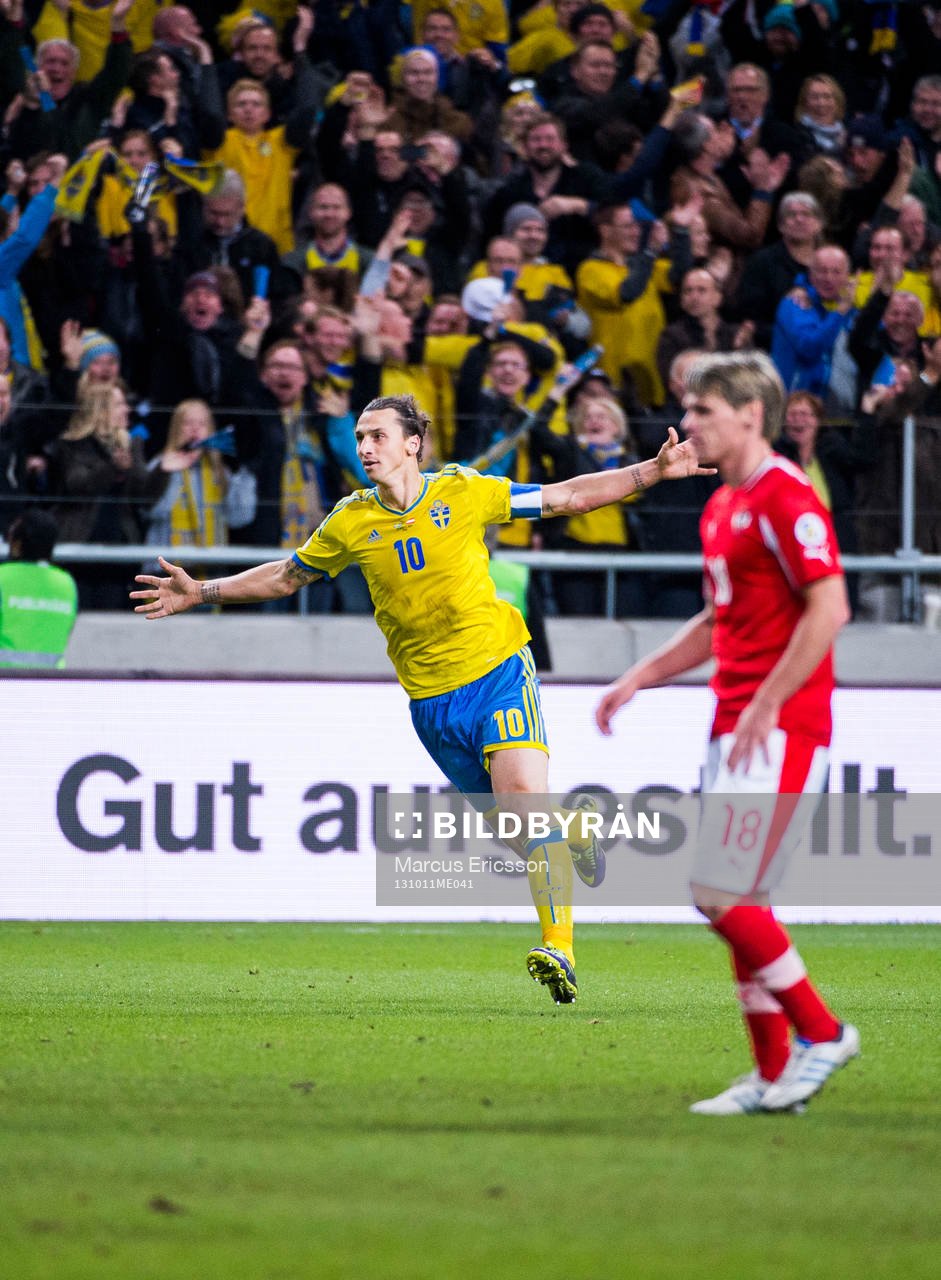 Sveriges Zlatan Ibrahimovic jublar