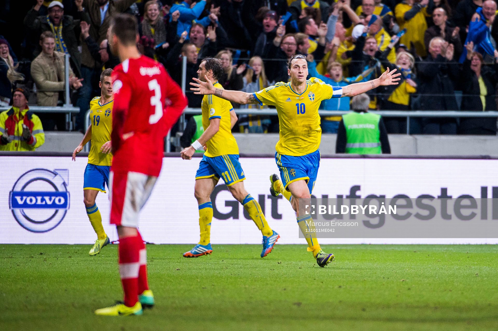 Sveriges Zlatan Ibrahimovic jublar