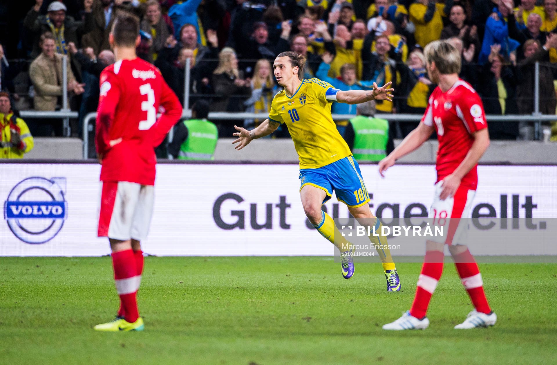 Sveriges Zlatan Ibrahimovic jublar