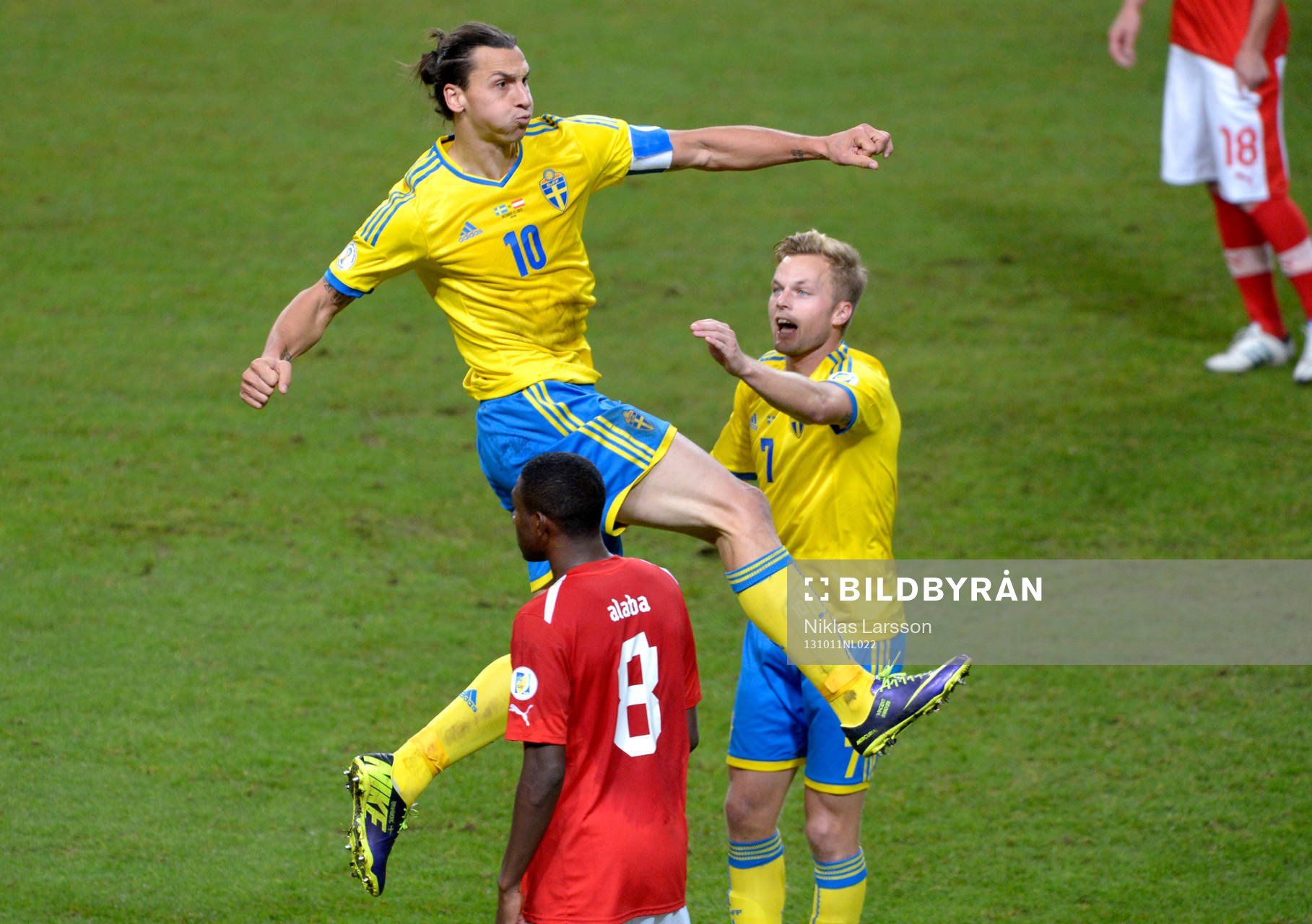 Sveriges Zlatan Ibrahimovic jublar