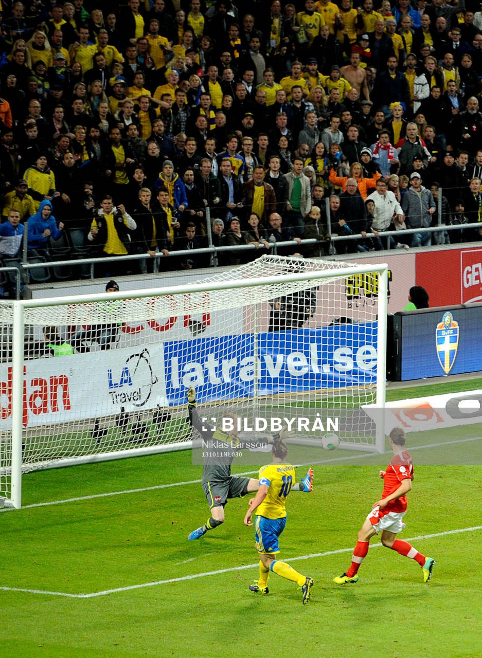 Sveriges Zlatan Ibrahimovic gör 2-1 målet