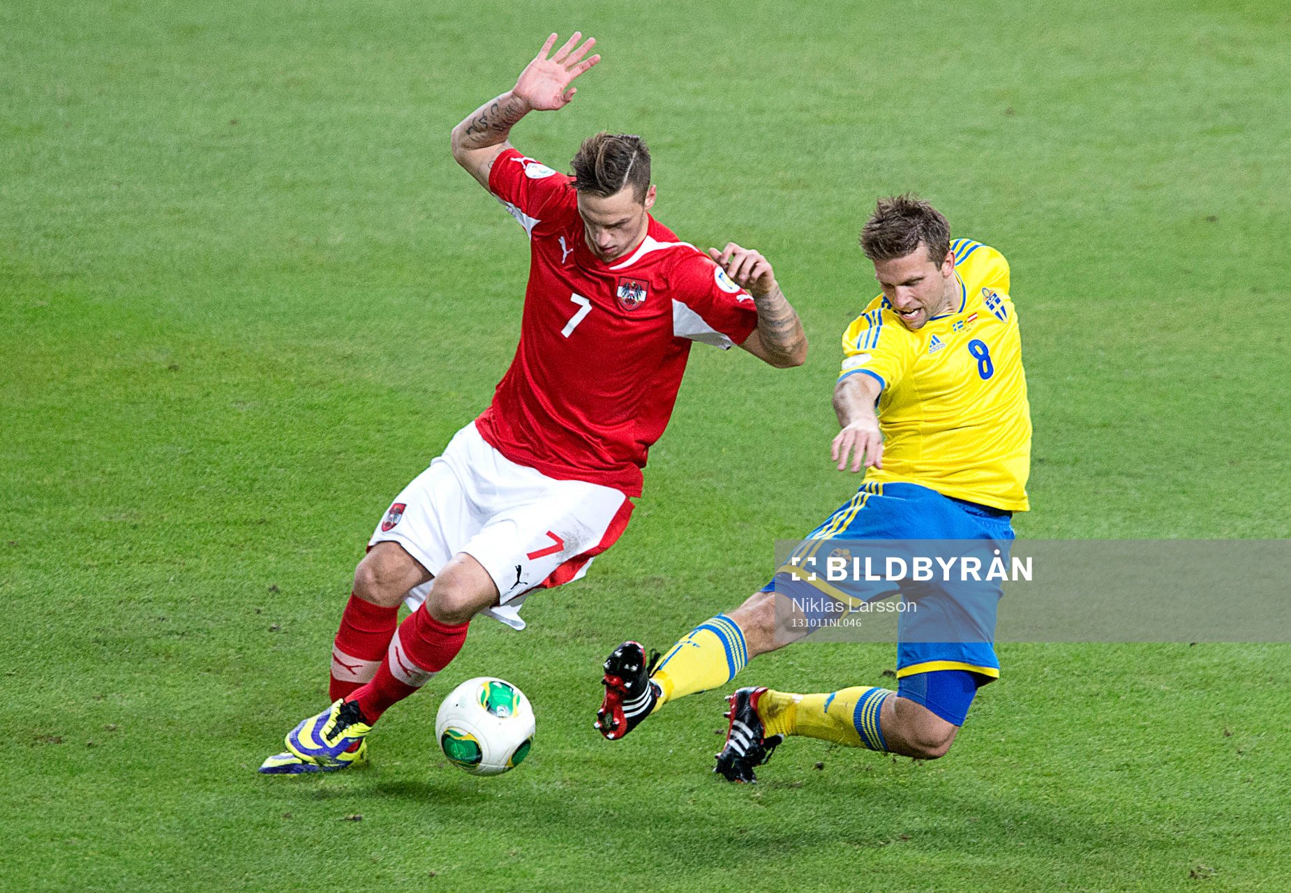 Sveriges Anders Svensson och Österrikes Marko Arnautovic