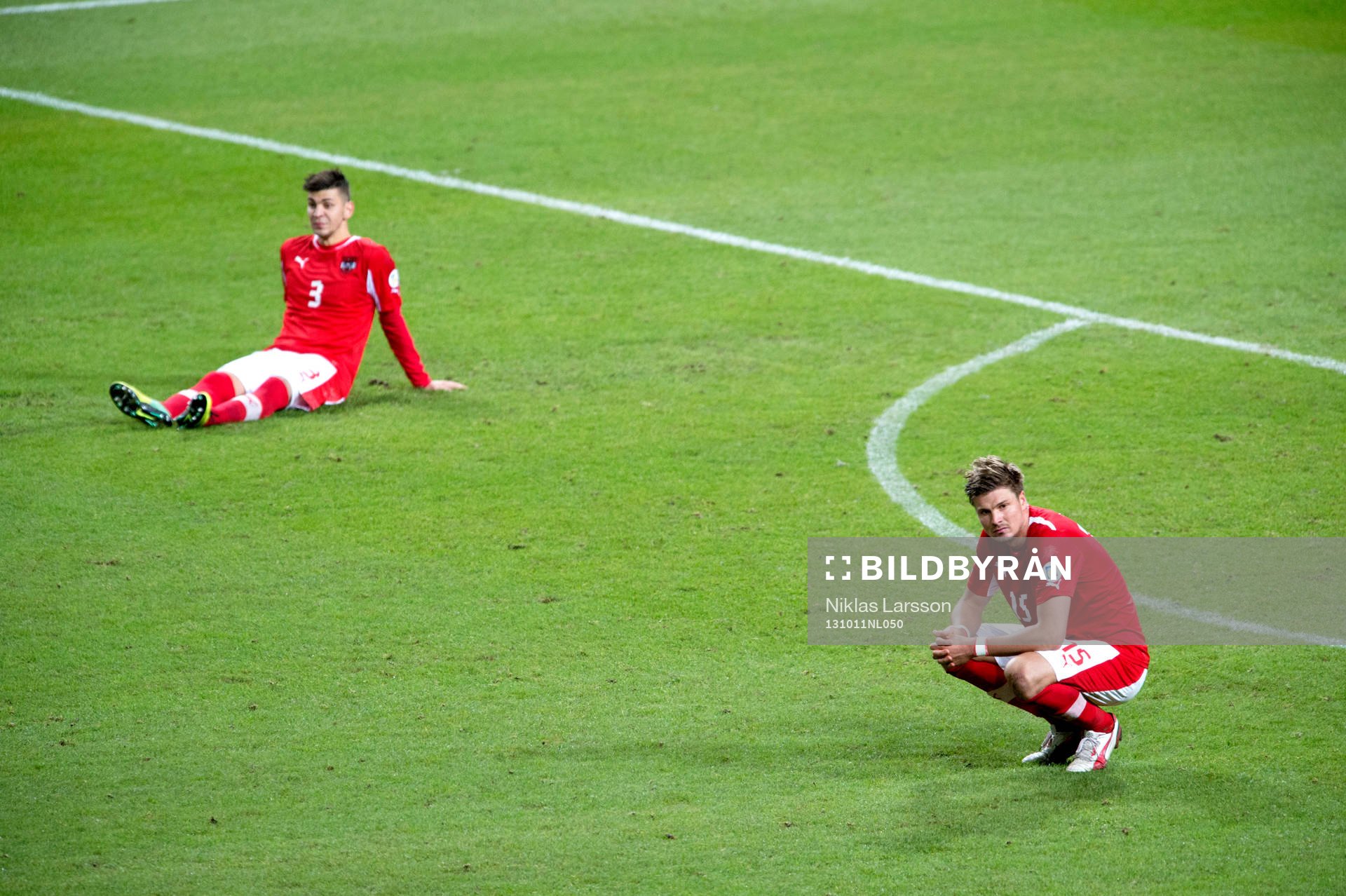 Österrikes Sebastian Prödl och Aleksandar Dragovic deppar