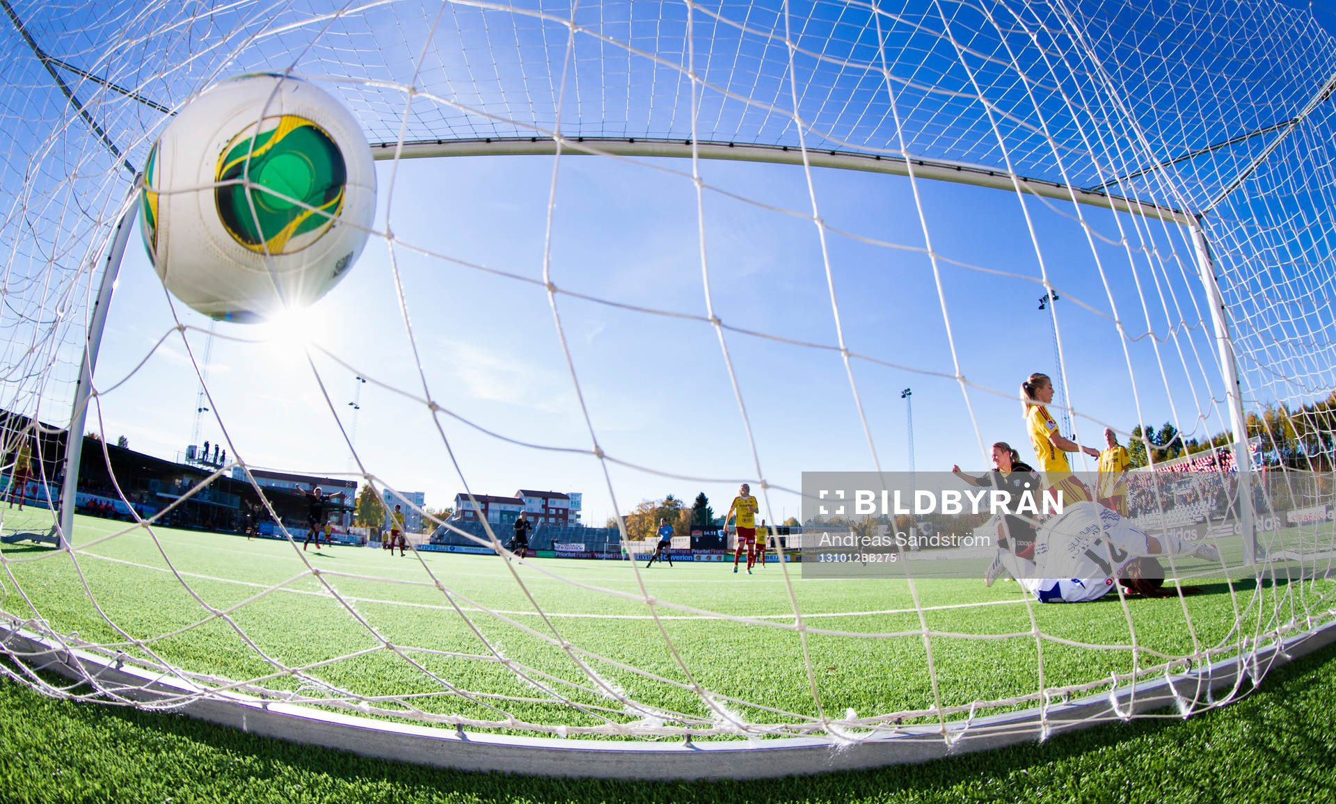Kopparbergs Göteborgs Marie Hammarström gör 0-1 bakom
