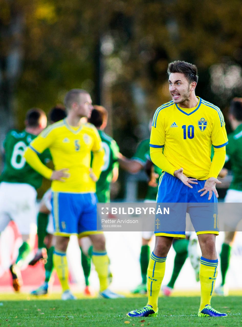 Sveriges Muamer Tankovic reagerar när Irland gör mål