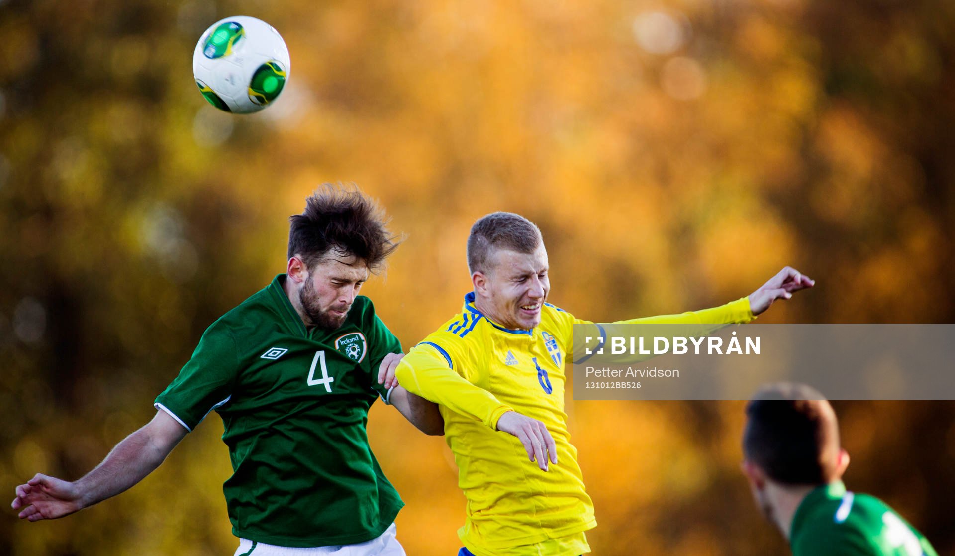 Irlands Kyle Callan-McFadden i nickduell med Sveriges Simon