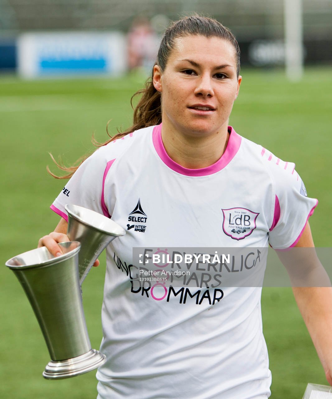 LdB Malmös Ramona Bachmann får pris innan fotbollsmatchen