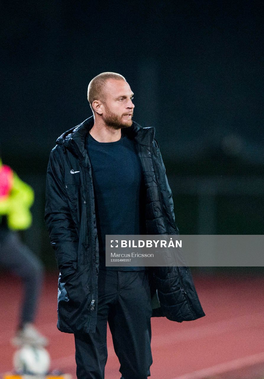 Athletics tränare Andreas Brännström under fotbollsmatchen mellan Athletic FC United och IK Sirius i div 1 norra den 14 oktober 2013 i Stockholm.
