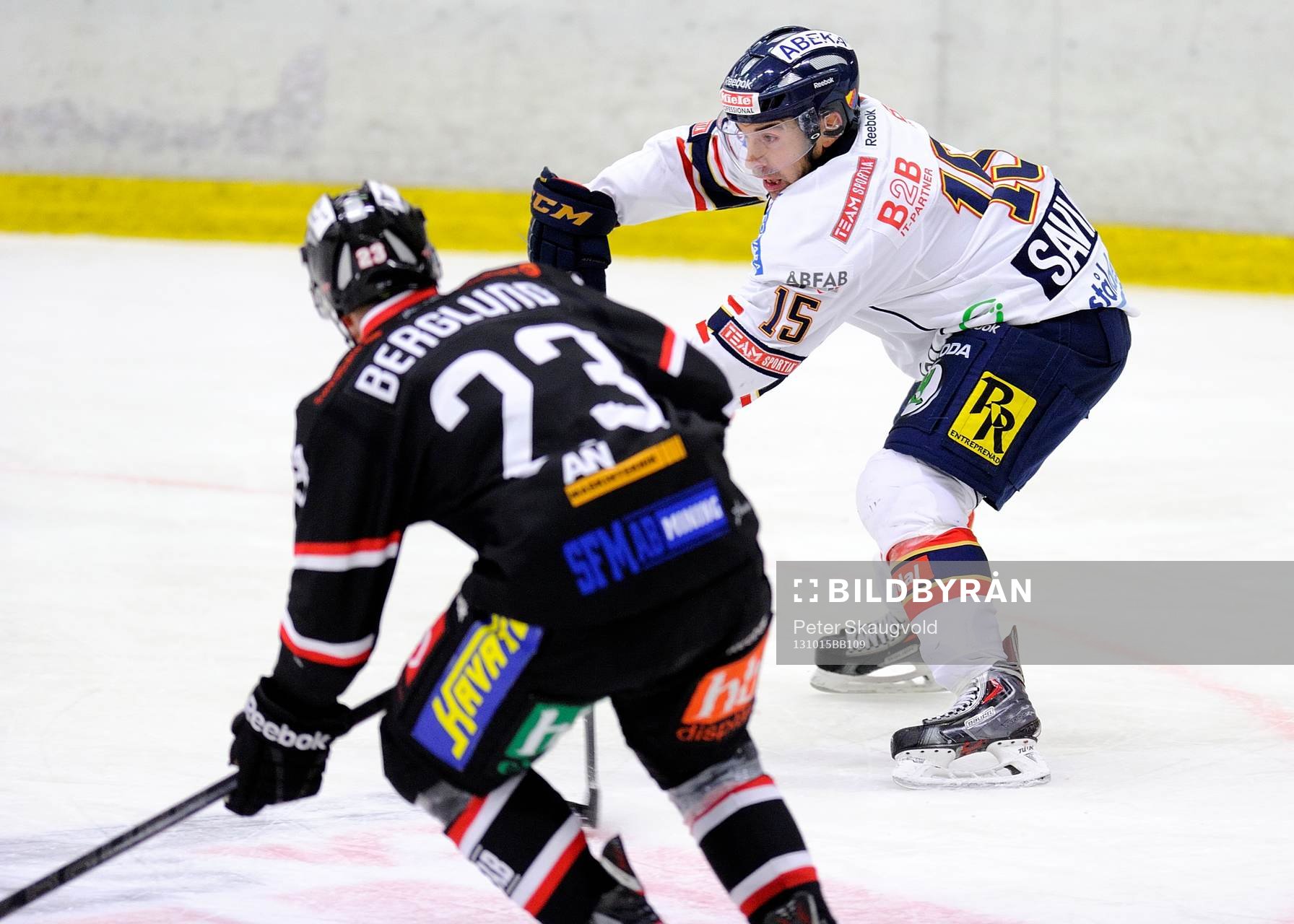 Djurgårdens Steve Saviano slår en passning