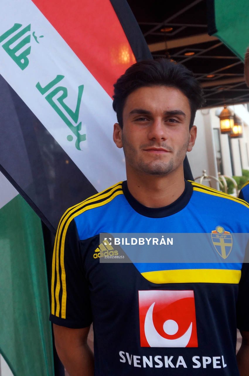 Valmir Berisha, på plats framför spelarhotellet i Al Ain