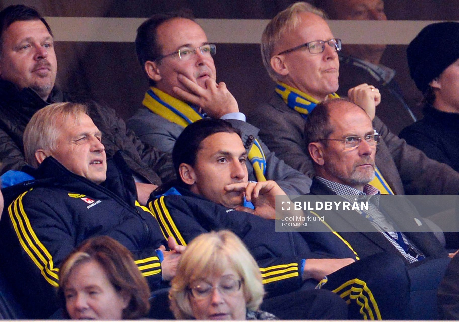 Sveriges Zlatan Ibrahimovic sitter på läktaren