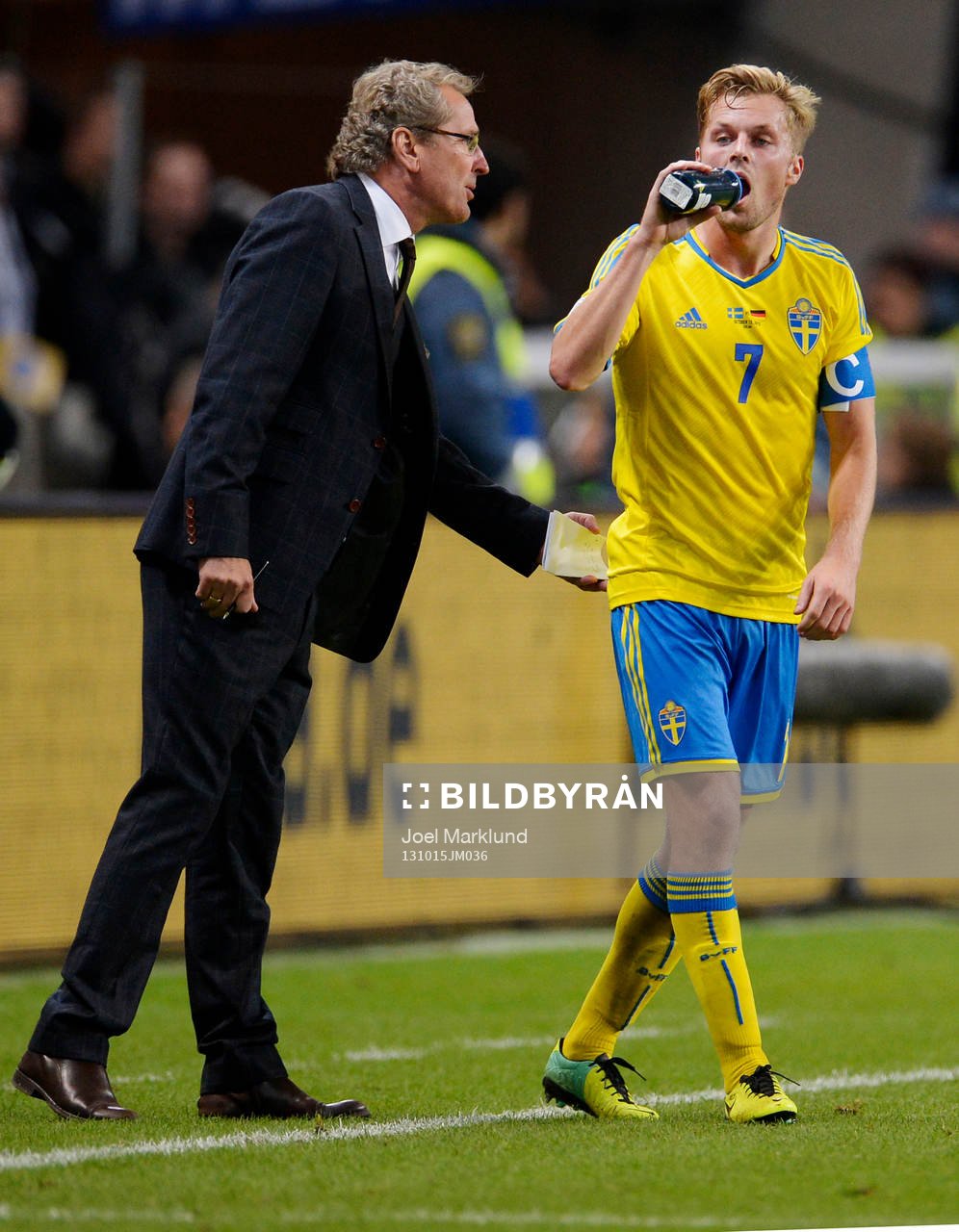 Sveriges förbundskapten Erik Hamrén och Sebastian Larsson