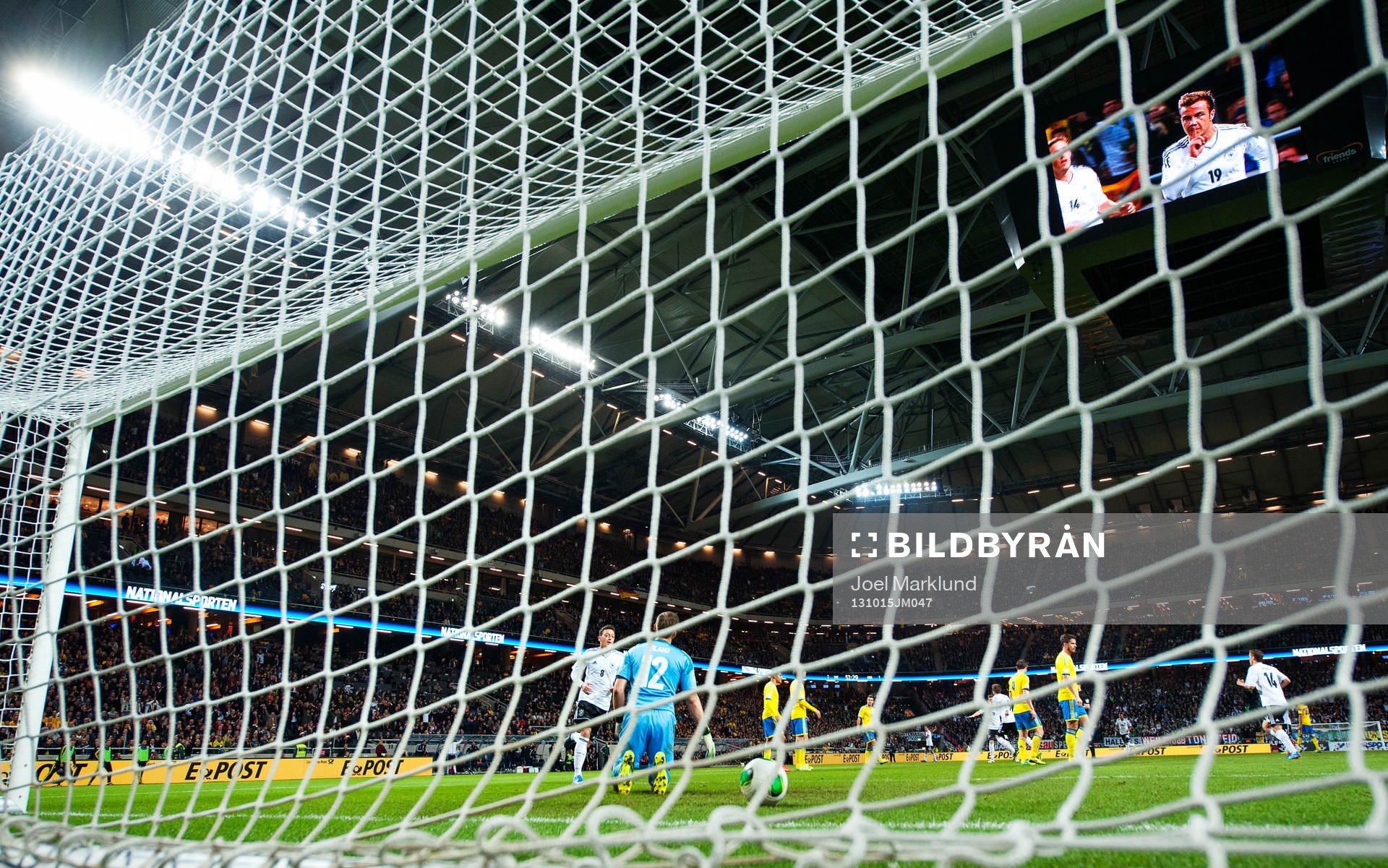 Tysklands Mario Götze jublar på storbildsskärmen