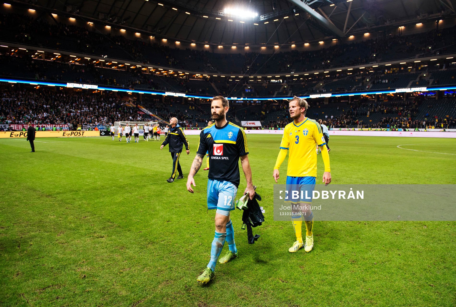 Sveriges målvakt Johan Wiland och Mikael Antonsson lämnar
