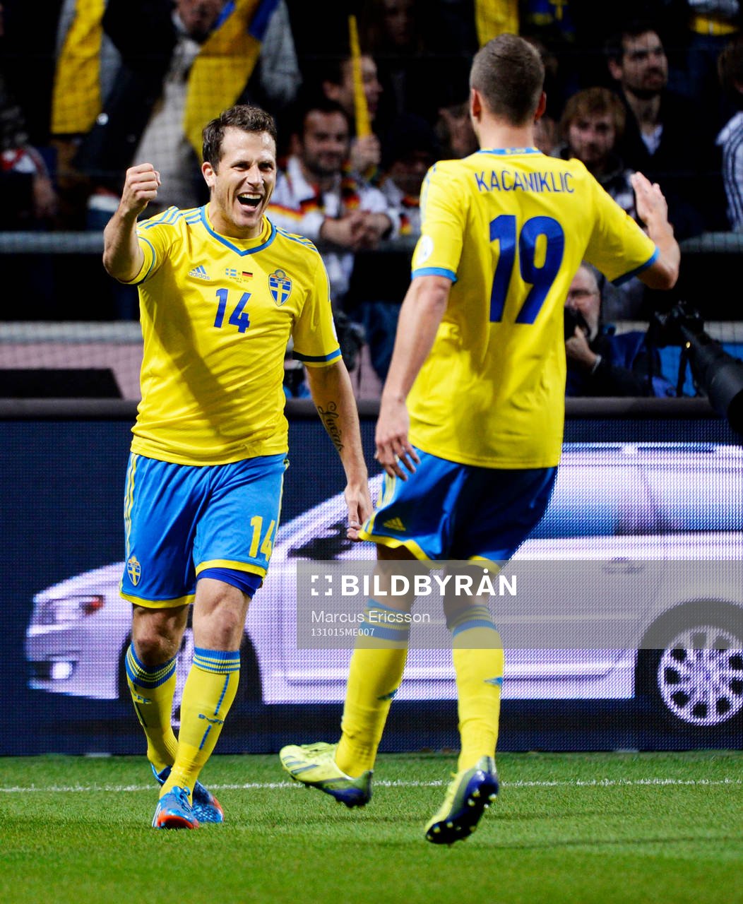 Sveriges Tobias Hysen och Alexander Kacaniklic jublar