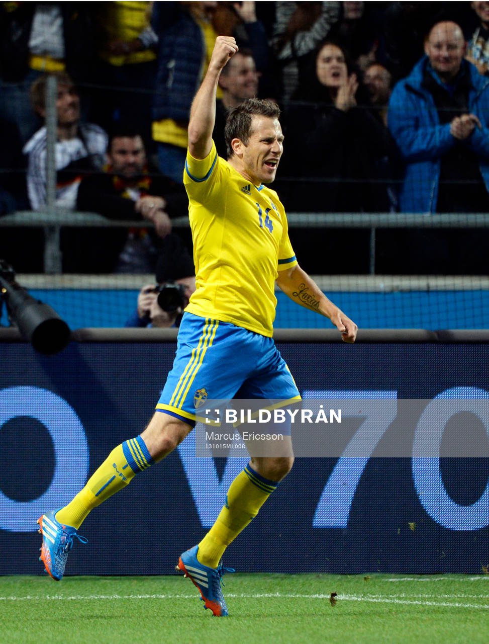 Sveriges Tobias Hysén  jublar