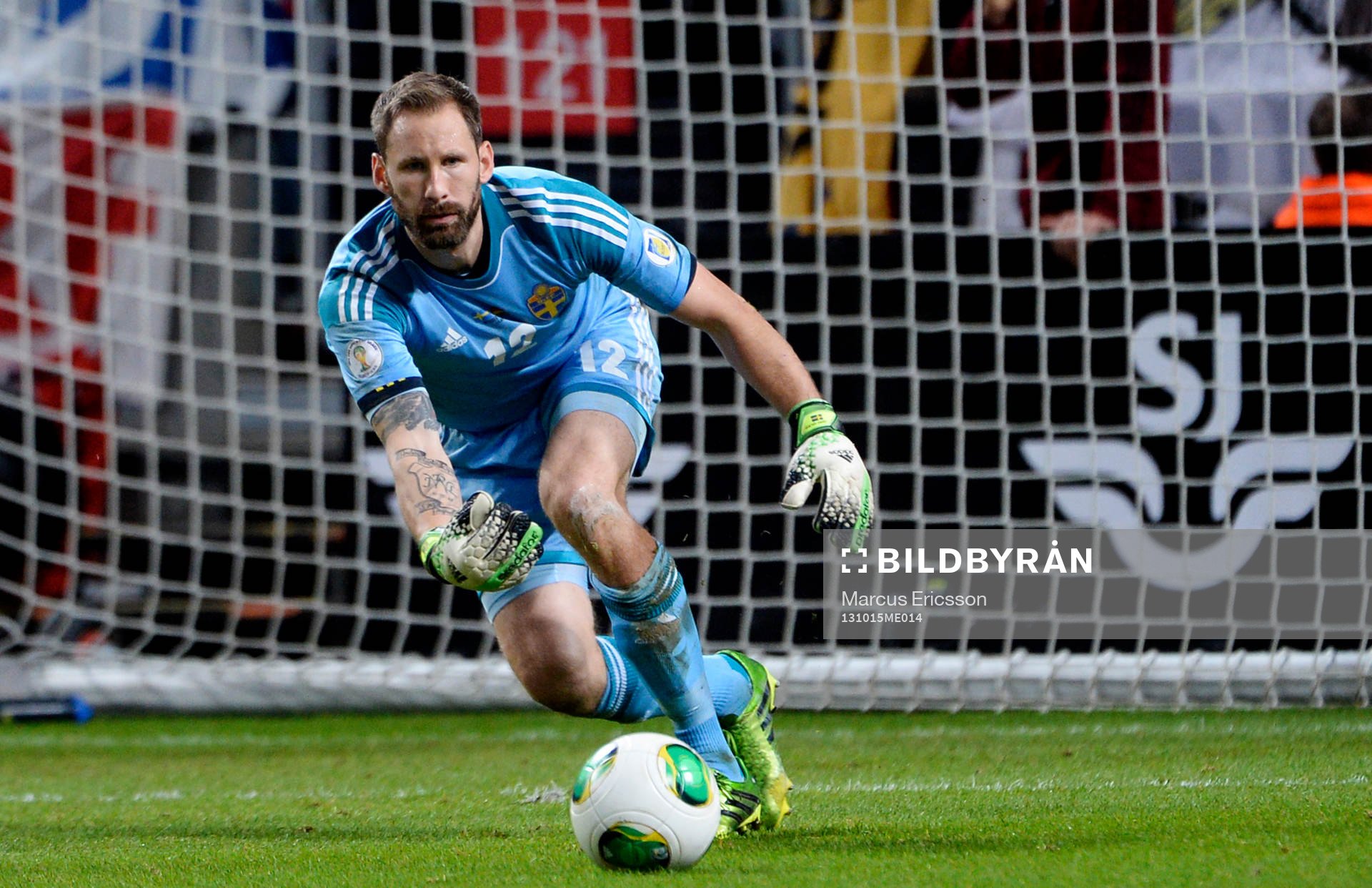Sveriges målvakt Johan Wiland under fotbollsmatchen i VM-kvalet mellan Sverige och Tyskland den 15 oktober 2013 i Stockholm.