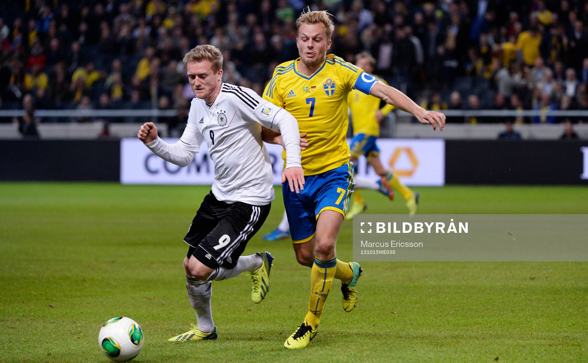 Tysklands André Schürrle och Sveriges Sebastian Larsson